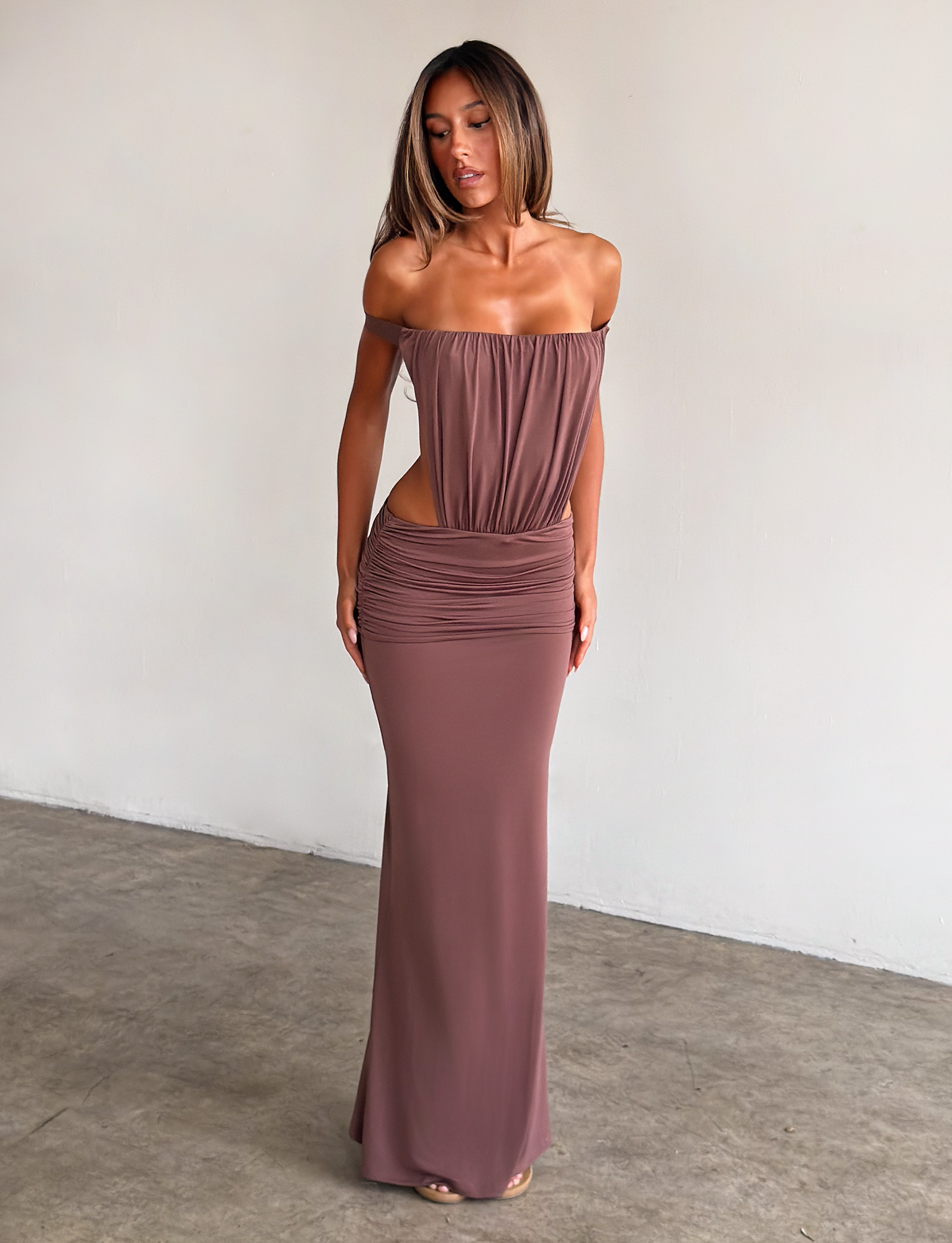 IOLLA STRAPLESS MAXI DRESS - MOCHA - Image 4